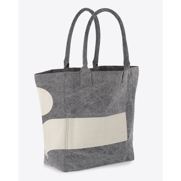 Cabas Yenky Isabel Marant en toile de coton écoresponsable, anthracite, logo vert d'eau. Vue de profil.