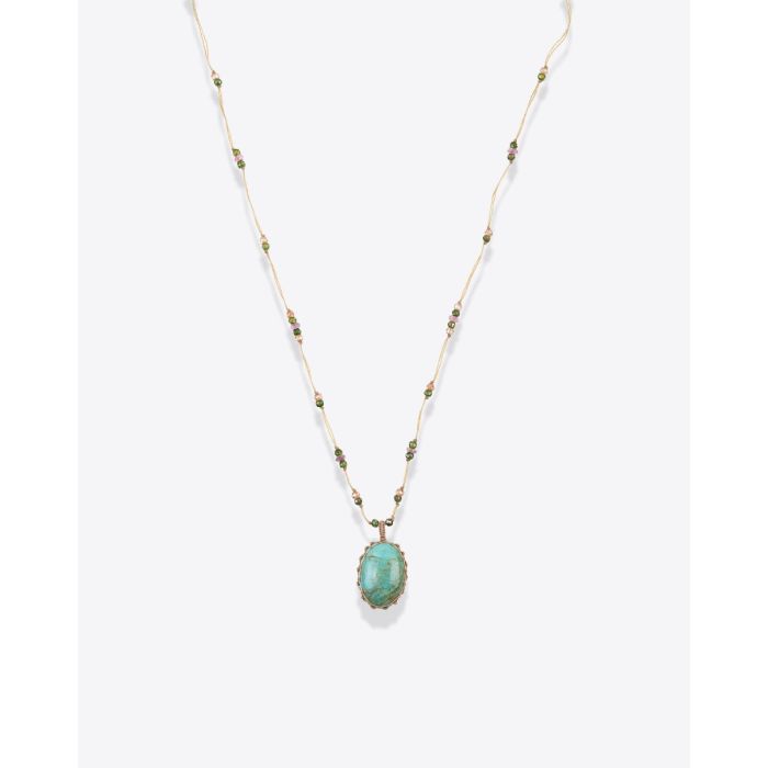 Collier court tibétain Sharing Turquoise sur fil beige parsemé de pierres semi-précieuses, vu de face. Pièce unique.