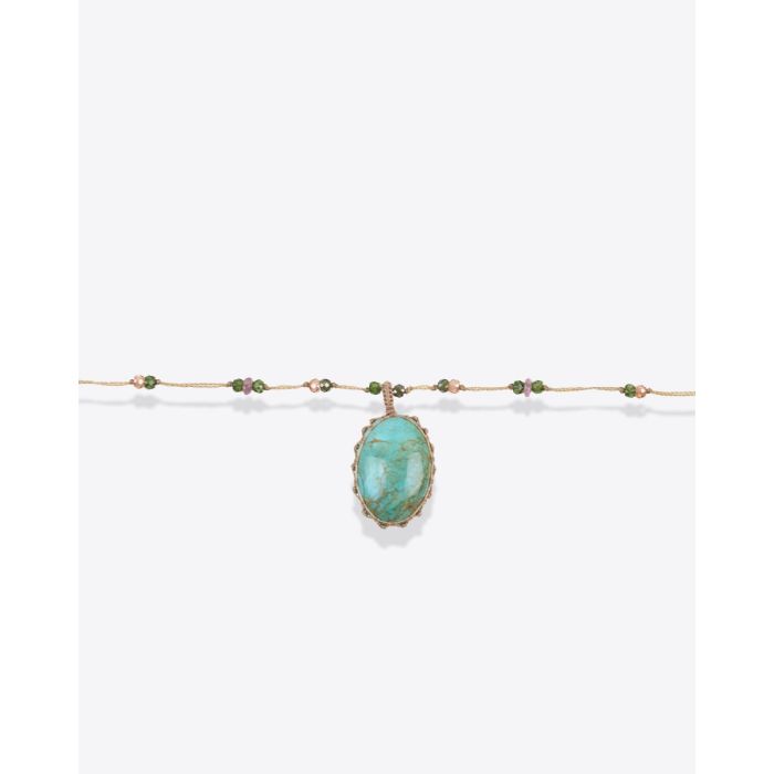 Collier court tibétain Sharing Turquoise sur fil beige parsemé de pierres semi-précieuses. Détail de la pierre cabochon. Pièce unique.