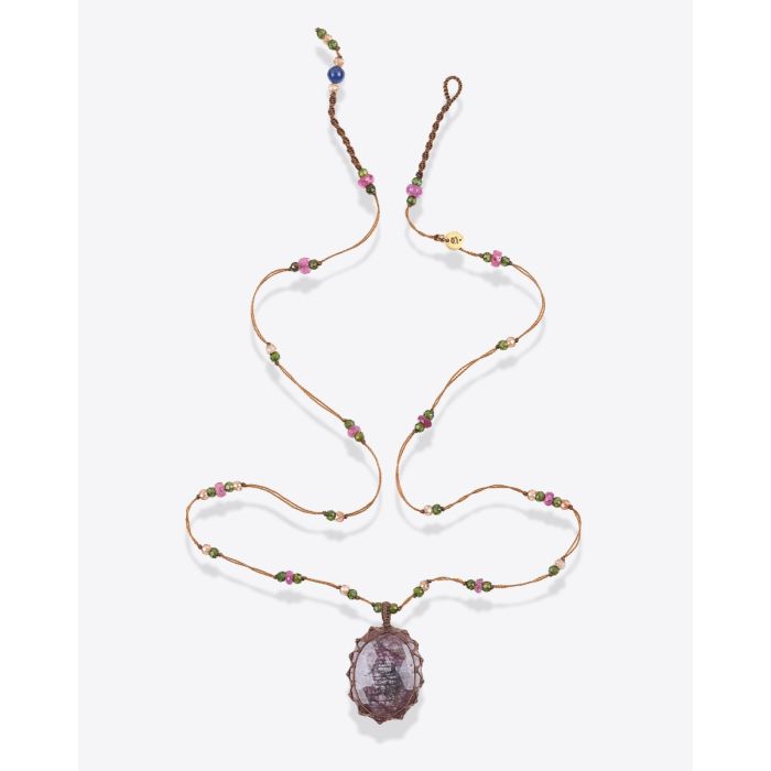 Collier court tibétain Sharing Corundum Dark sur fil tabac parsemé de pierres semi-précieuses. Pièce unique.