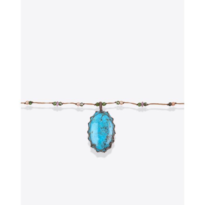Collier court tibétain Sharing Turquoise sur fil tabac parsemé de pierres semi-précieuses. Détail du cabochon. Pièce unique.