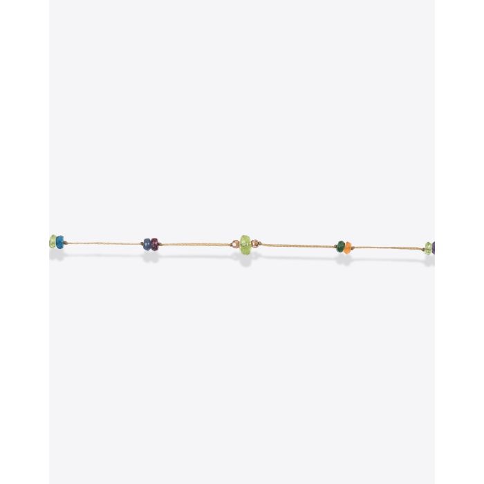Collier long Laly Fairy fil beige parsemé de pierres semi-précieuses, vu de face. Détail des perles facettées.