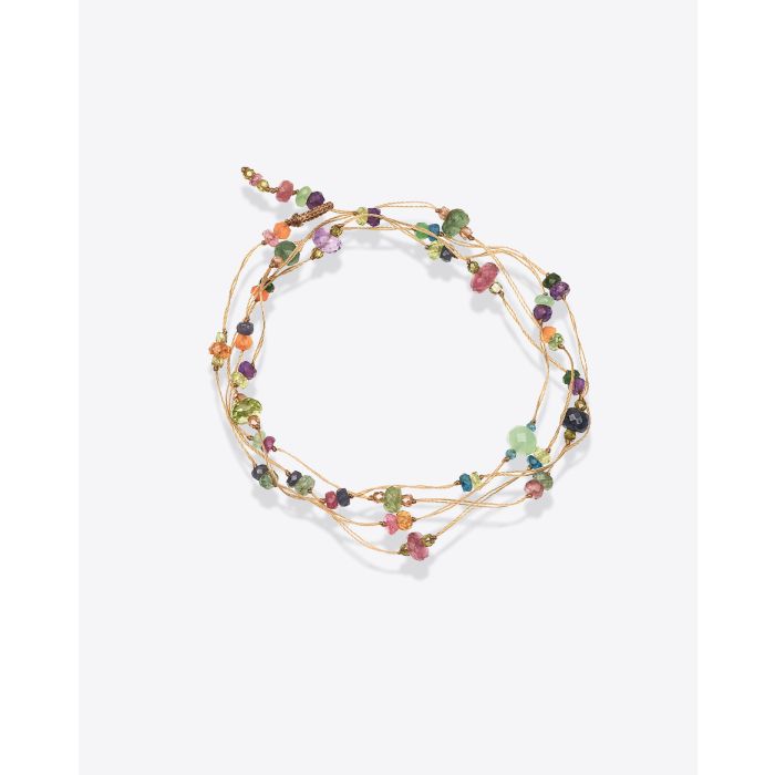 Collier long Laly Fairy fil beige parsemé de pierres semi-précieuses, vu de face. A porter en collier long ou ras-de-cou et bracelet multi-tours. Vue bracelet 4 tours.