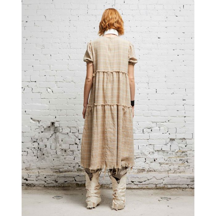 Robe midi manches courtes à carreaux beige R13 Denim. Porté dos. 