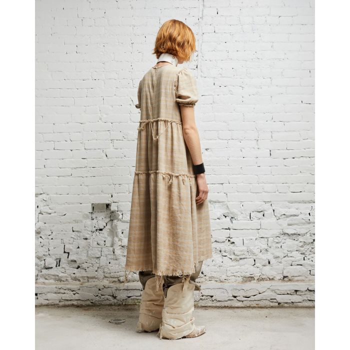 Robe midi manches courtes à carreaux beige R13 Denim. Porté profil dos. 