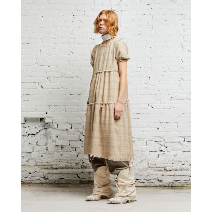 Robe midi manches courtes à carreaux beige R13 Denim. Porté profil.