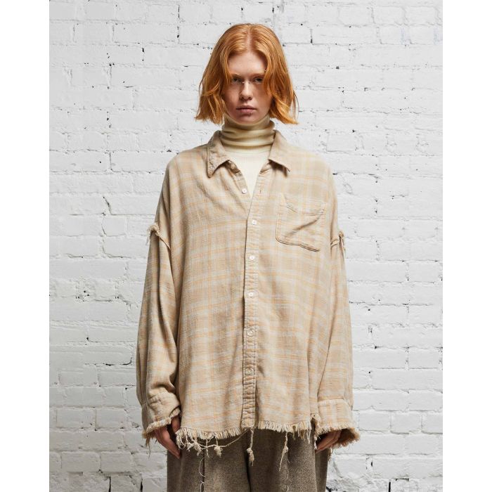 Chemise manches longues à carreaux beige kaki R13 Denim. Porté de face. 