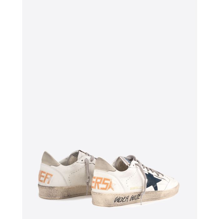 Sneakers Ball Star Golden Goose pour homme en cuir blanc et étoile noire. Vue dos. 