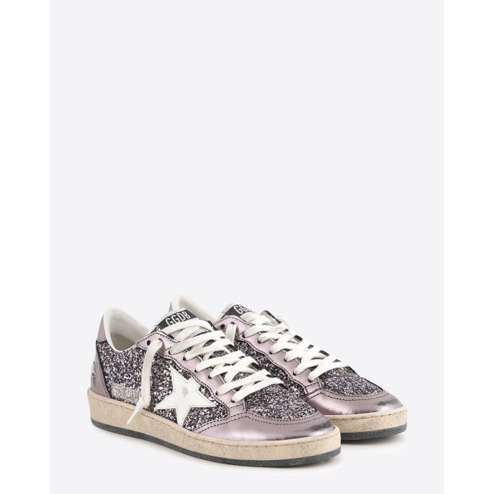 Sneakers Ball Star Golden Goose femme à paillettes violettes, étoile blanche. Vue de face.