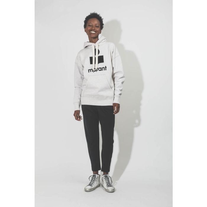 Sneakers femme Slide white black taupe 10874 Golden Goose. Porté face.