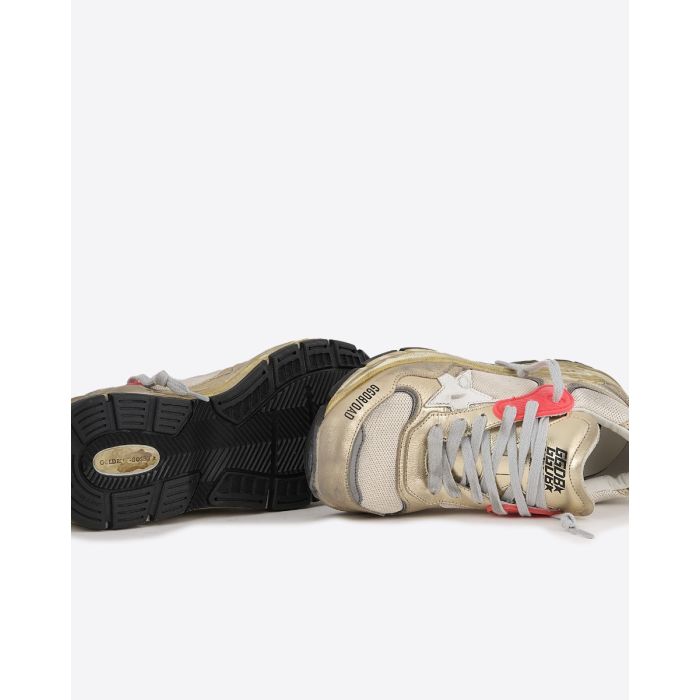 Sneakers Running Dad Golden Goose homme dorées étoile blanche. Dessous de la semelle.
