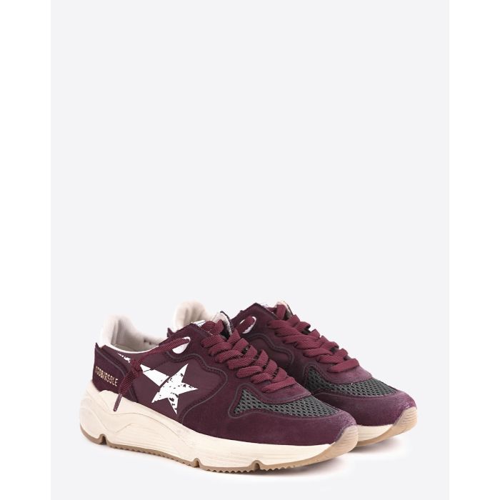 Sneakers Running Sole Golden Goose pour femme en cuir et tissu bordeaux, étoile blanche. Vue de face.