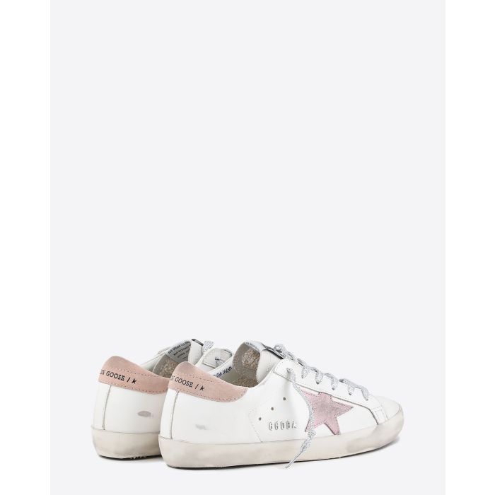 Sneakers Superstar en cuir blanc étoile en cuir suédé rose arrière en cuir suédé nougat 11691 Golden Goose femme. Vu de dos.