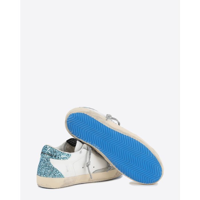 Sneakers Superstar étoile paillettes argent arrière paillettes turquoises 11549 Golden Goose femme. Semelle bleue.