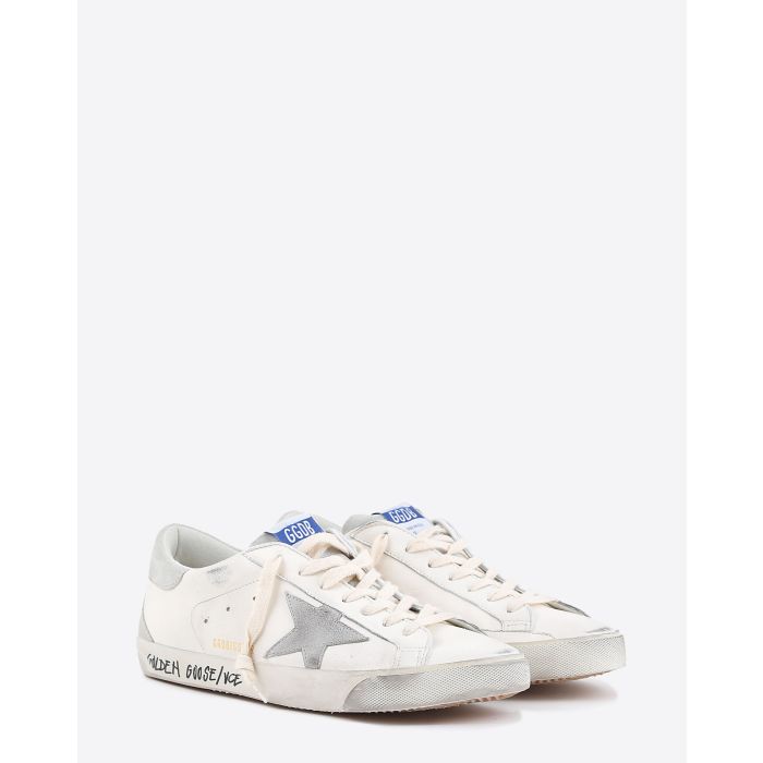 Sneakers Superstar 11166 en cuir blanc étoile en cuir suédé gris arrière en cuir suédé gris Tag sur la semelle "Golden Goose / VCE" Golden Goose Homme. Vue de face.