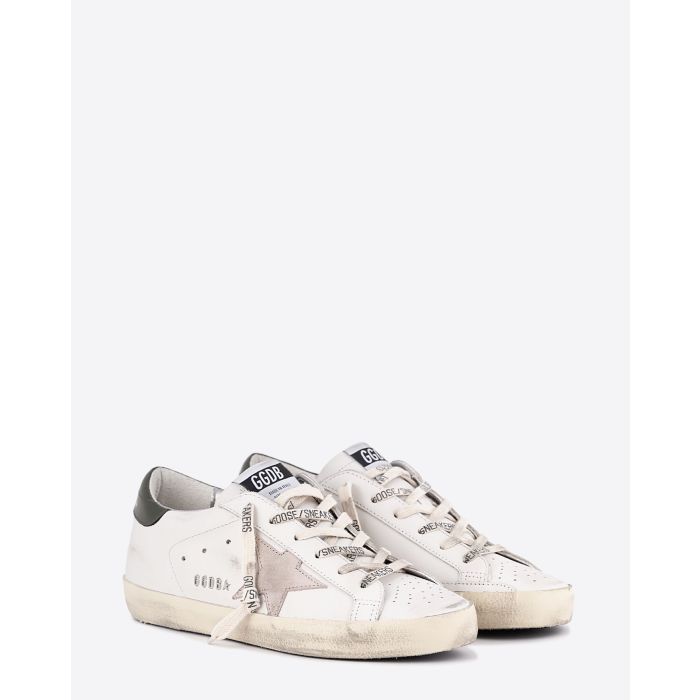 Sneakers pour femme Golden Goose Superstar en cuir blanc. Vue face. 