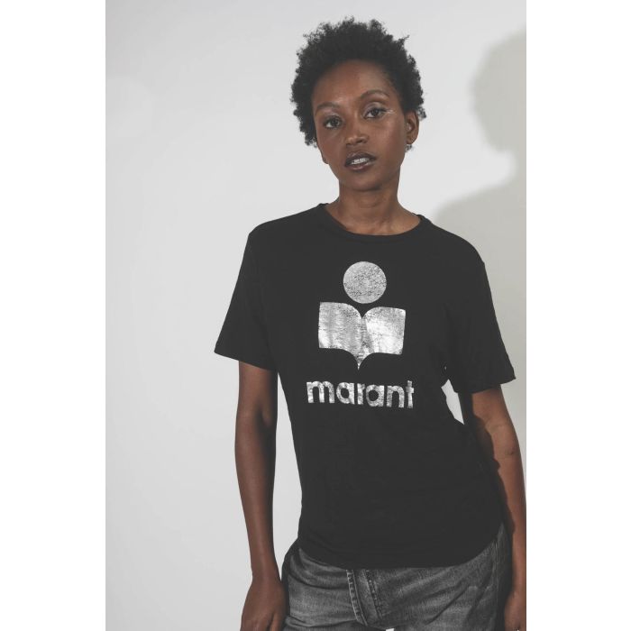 Tee-shirt en lin noir logo argent Zewel Isabel Marant Etoile. Gros plan.  