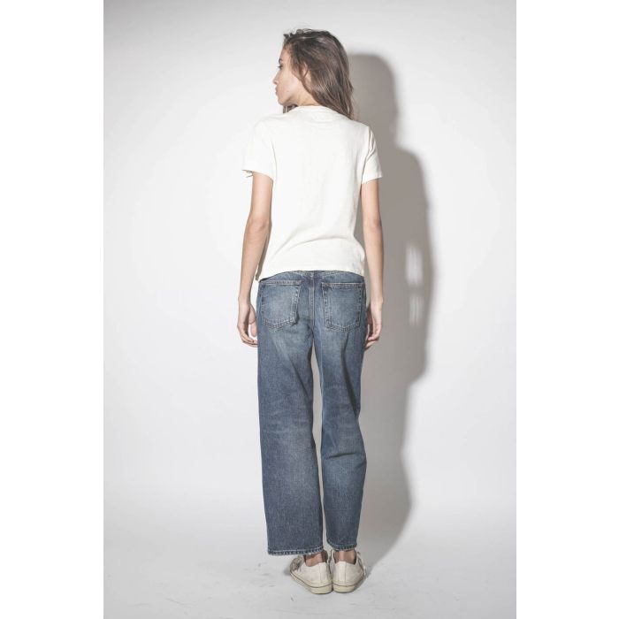 Tee-shirt col rond manches courte en jersey de coton doux et fluide écru Little Tee The Great. Porté de dos.