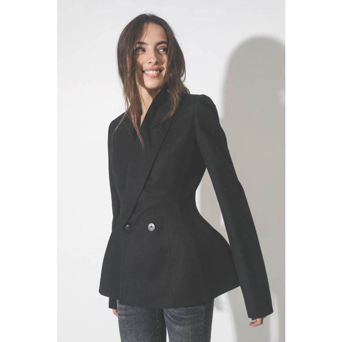 Veste croisée cintrée noire Douglas Vautrait. Détail de la basque de la veste.