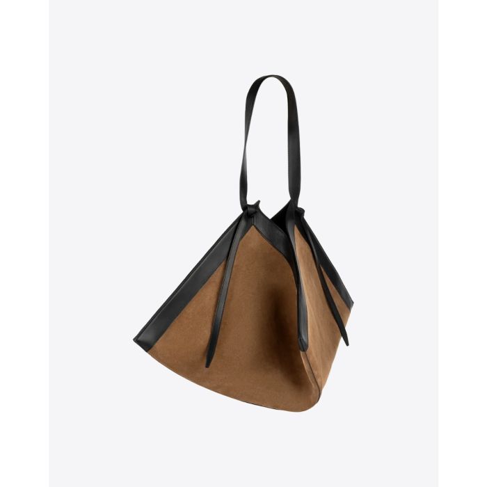 Sac cabas Wonton Yuzefi en cuir suédé cognac. Vue de profil.