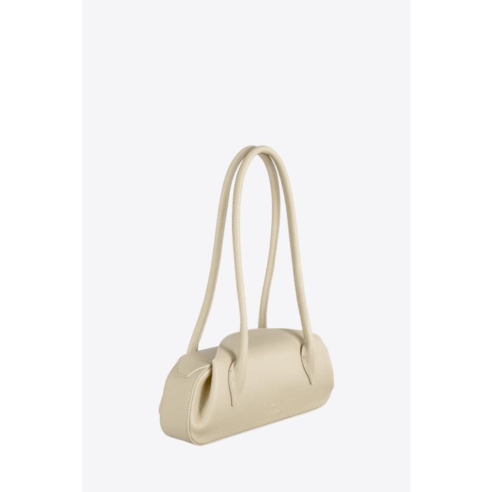 Sac Mini Oyster Yuzefi en cuir grainé Angora crème, mini sac baguette porté épaule au design contemporain. Vue de profil.
