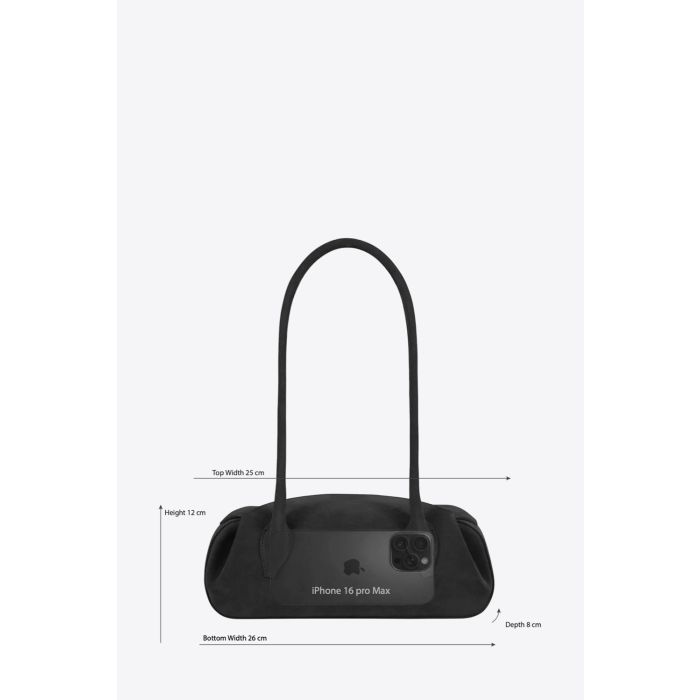 Dimensions du sac Mini Oyster Yuzefi en cuir pony Savanna imprimé zèbre marron et écru, mini sac baguette porté épaule au design contemporain. 