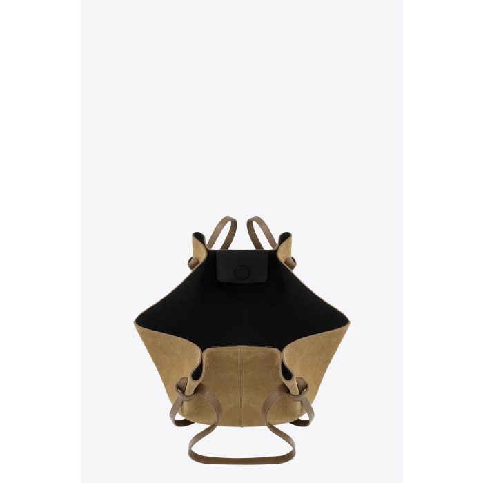 Sac Mochi Yuzefi en cuir suédé Fennel camel sable, sac porté épaule à la silhouette structurée avec anses nouées signature. Vue de l'intérieur.
