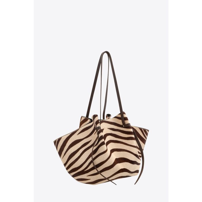 Sac cabas Mochi Large Yuzefi en cuir pony Savanna imprimé zèbre marron et écru, grand sac porté épaule à la ligne structurée et au style contemporain. Vue de profil.