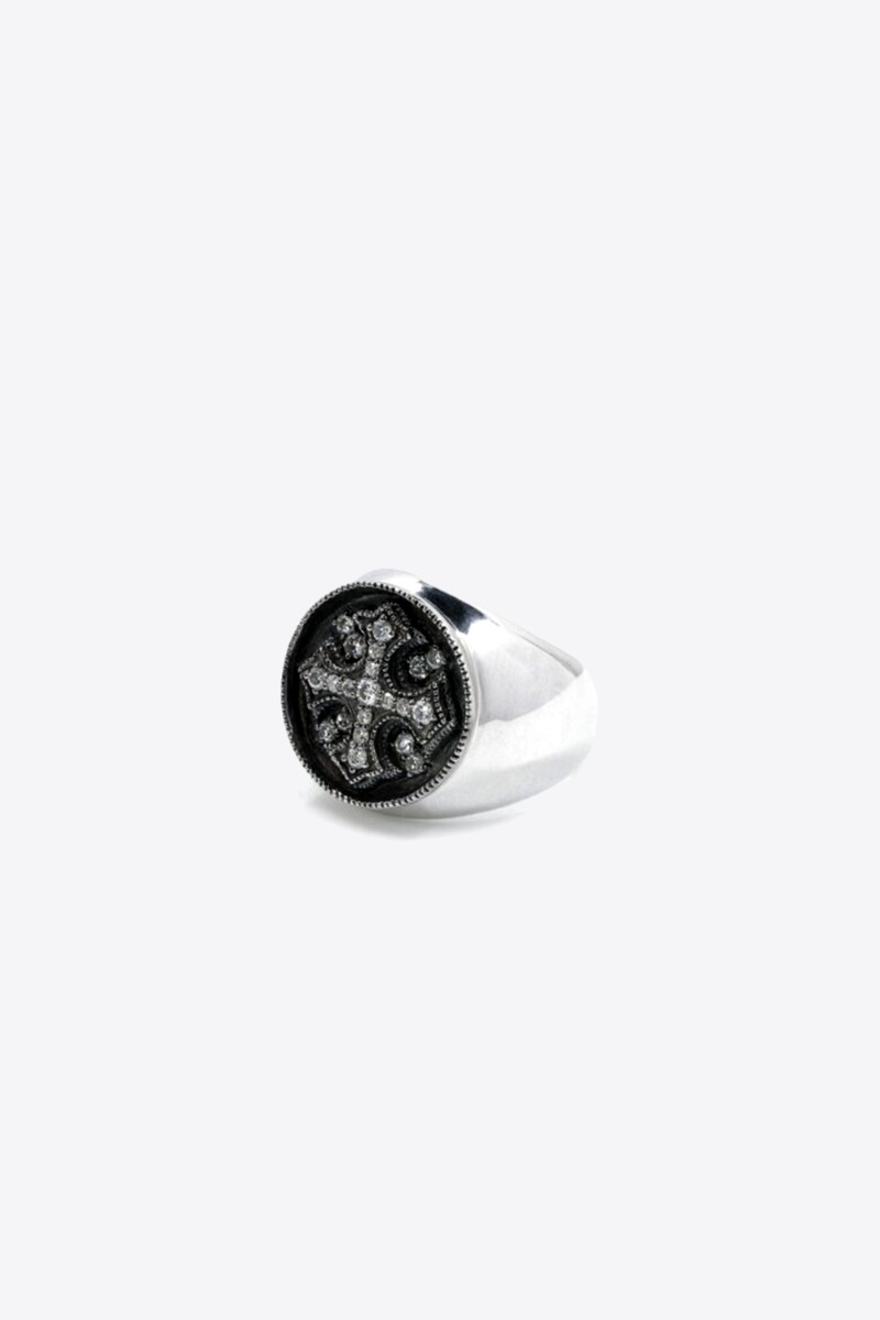 Produit Bague chevalière De Jaegher en argent noirci et diamants. Vue de face.