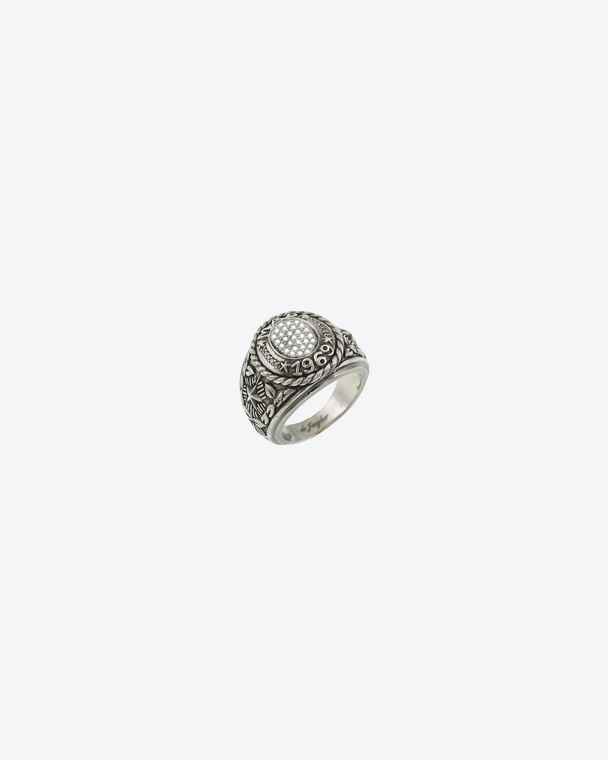 Produit Chevalière en argent et diamants blancs De Jaegher.
