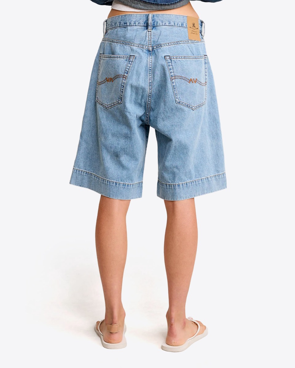 Short long Keaton Relaxed Denimist en denim &laquo; Stone Wash Blue &raquo;, port&eacute; de dos.
