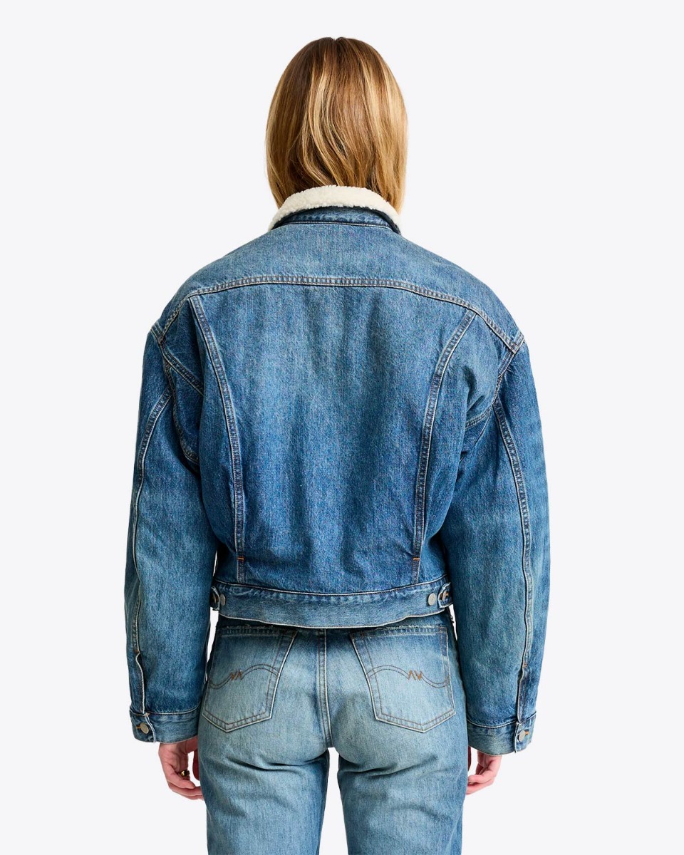 Blouson en jean fourr&eacute; Iris Trucker Denimist. Port&eacute; de dos.