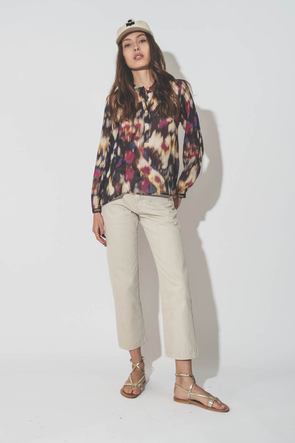 Jean en toile beige slim boyfriend Lindsay Denimist. Porté de face. 