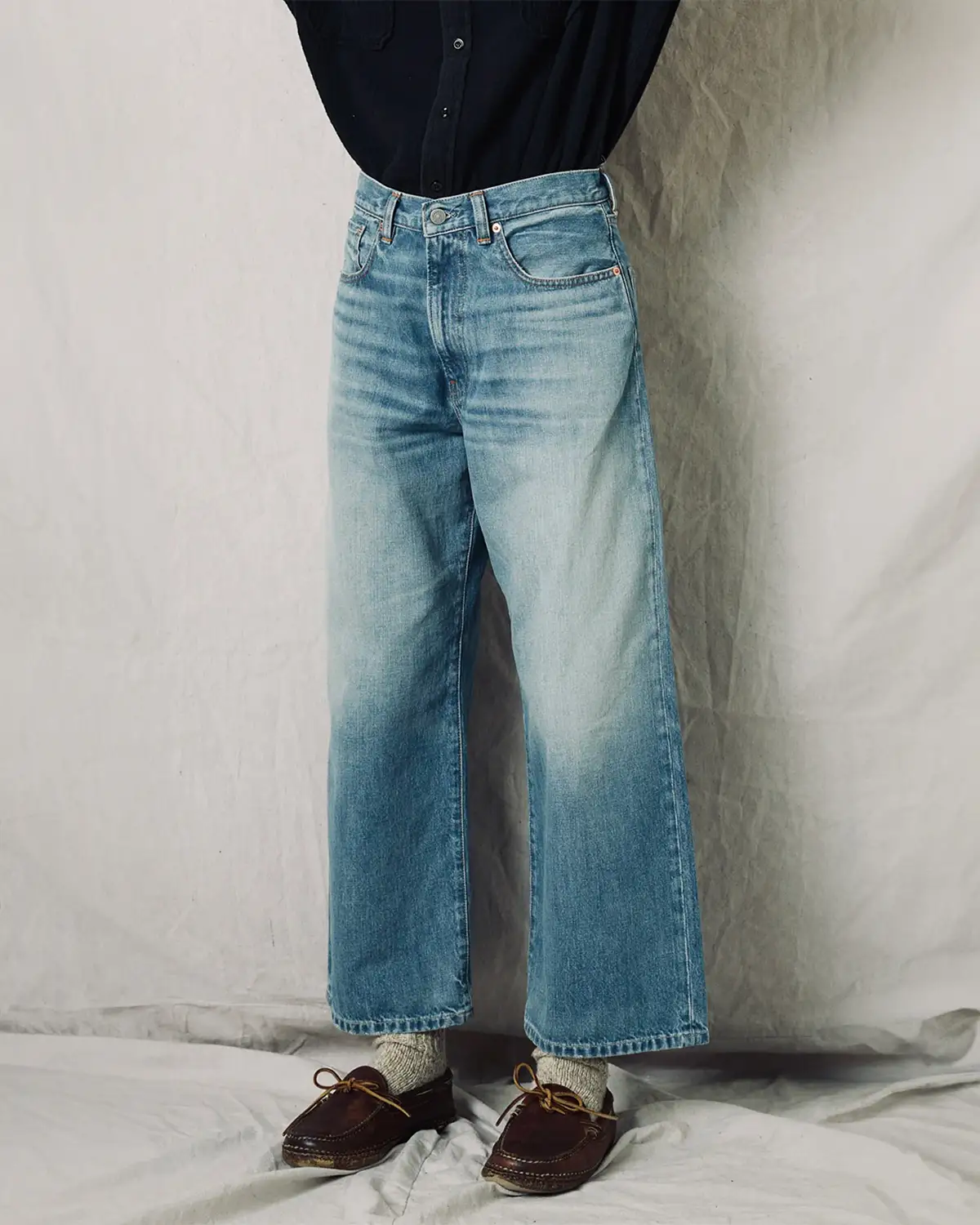 Jean Georgia Denimist en denim délavé. Vue profil