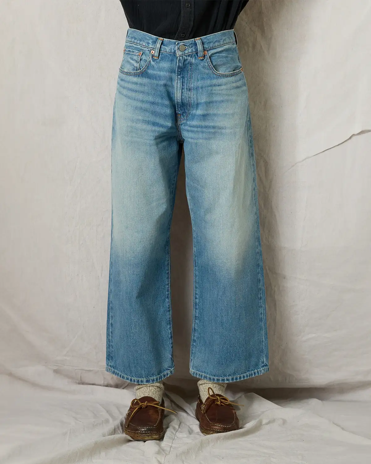 Jean Georgia Denimist en denim délavé. Vue face.