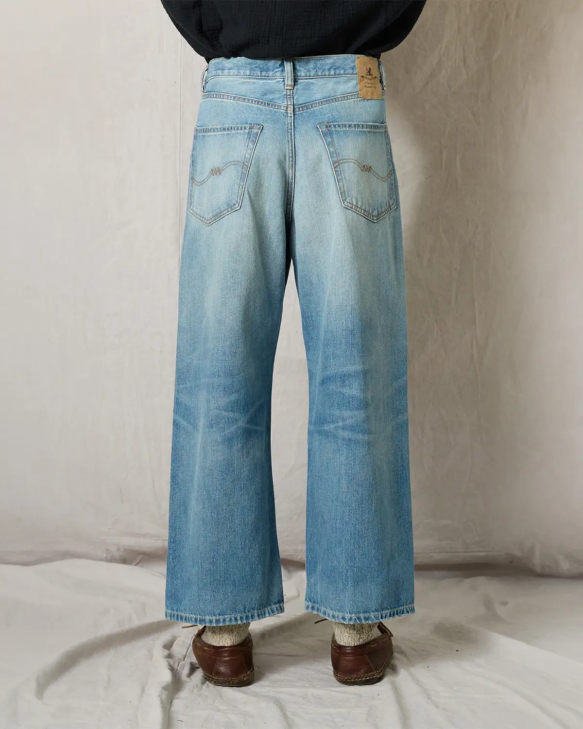 Jean Georgia Denimist en denim délavé. Vue dos. 
