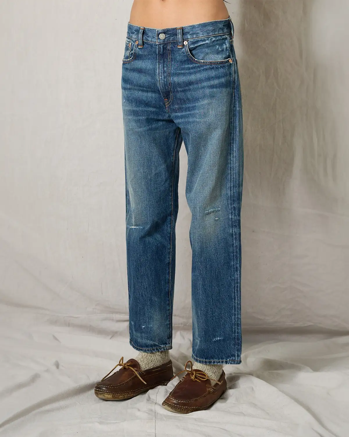 Jean Lucy Boyfriend Denimist en denim bleu délavé. Vue profil.