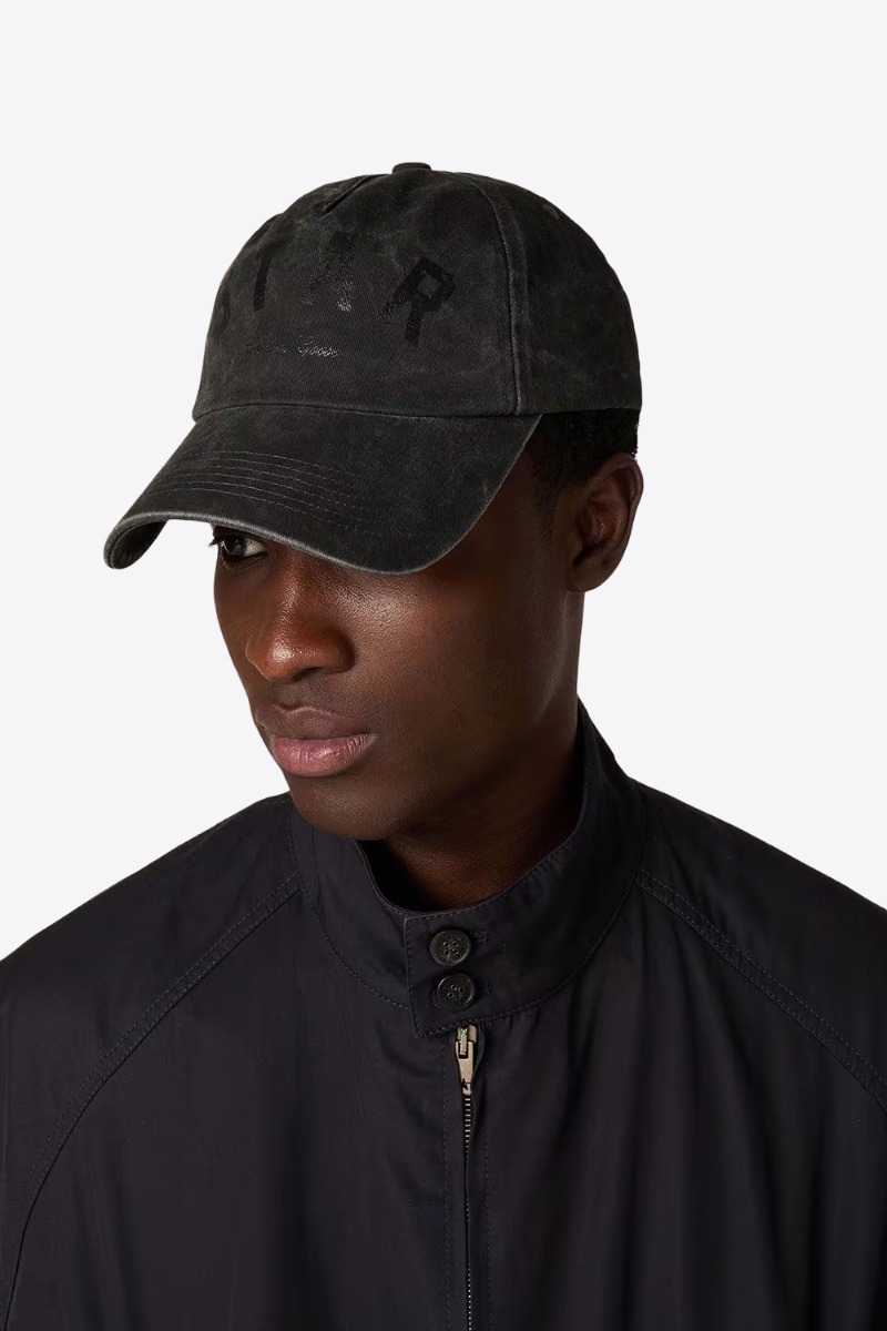 Casquette de baseball Star Golden Goose en toile de coton gris anthracite logo &laquo; STAR &raquo; devant, port&eacute;e de profil.