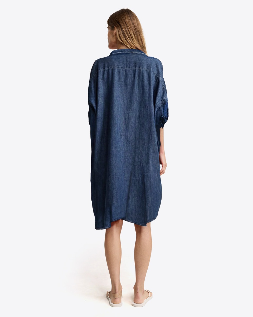 Robe chemise oversize Seymour Denimist en chambray indigo, vue de dos.