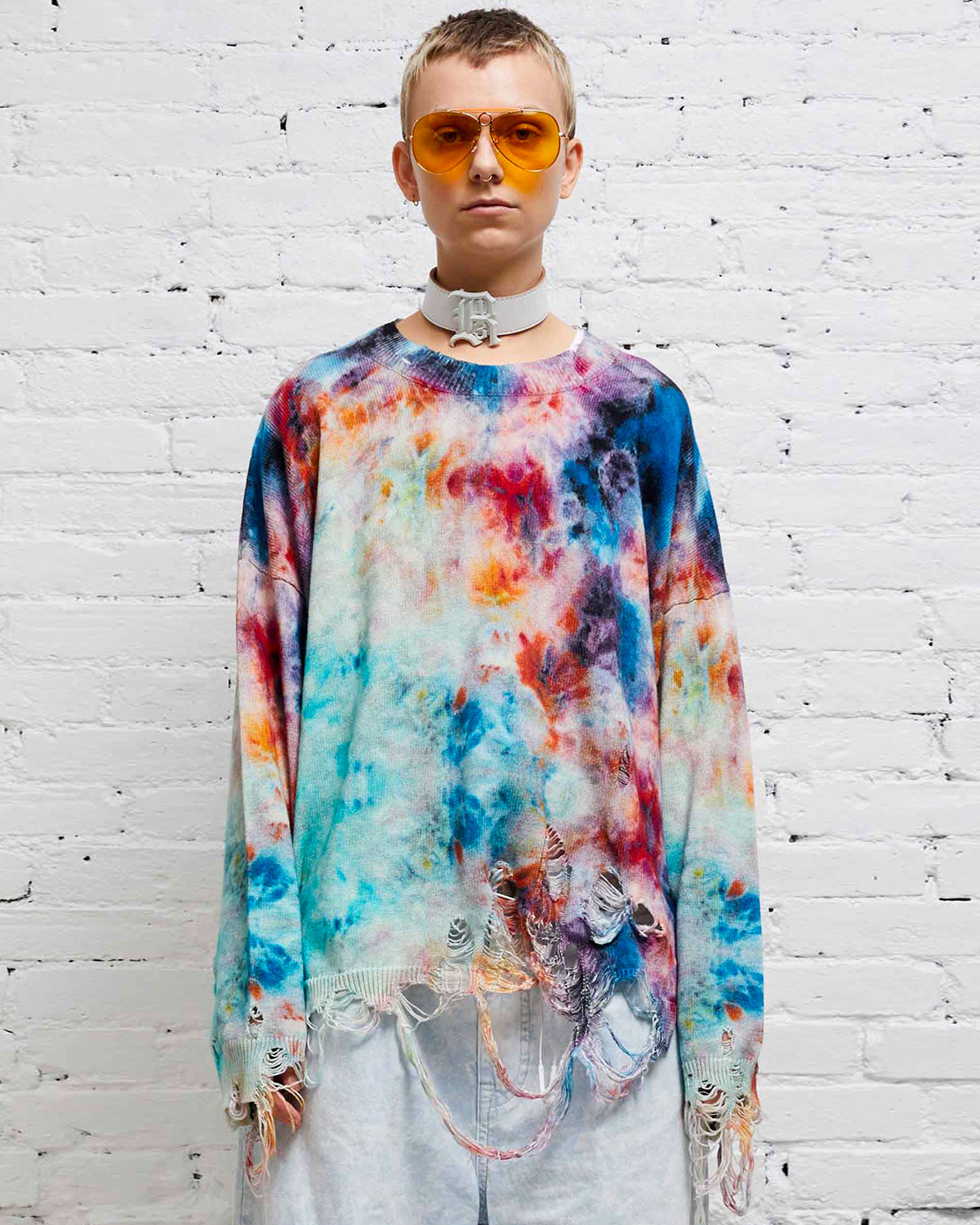 Pull oversized tie and dye dévoré Destroyed R13. Détail face. 