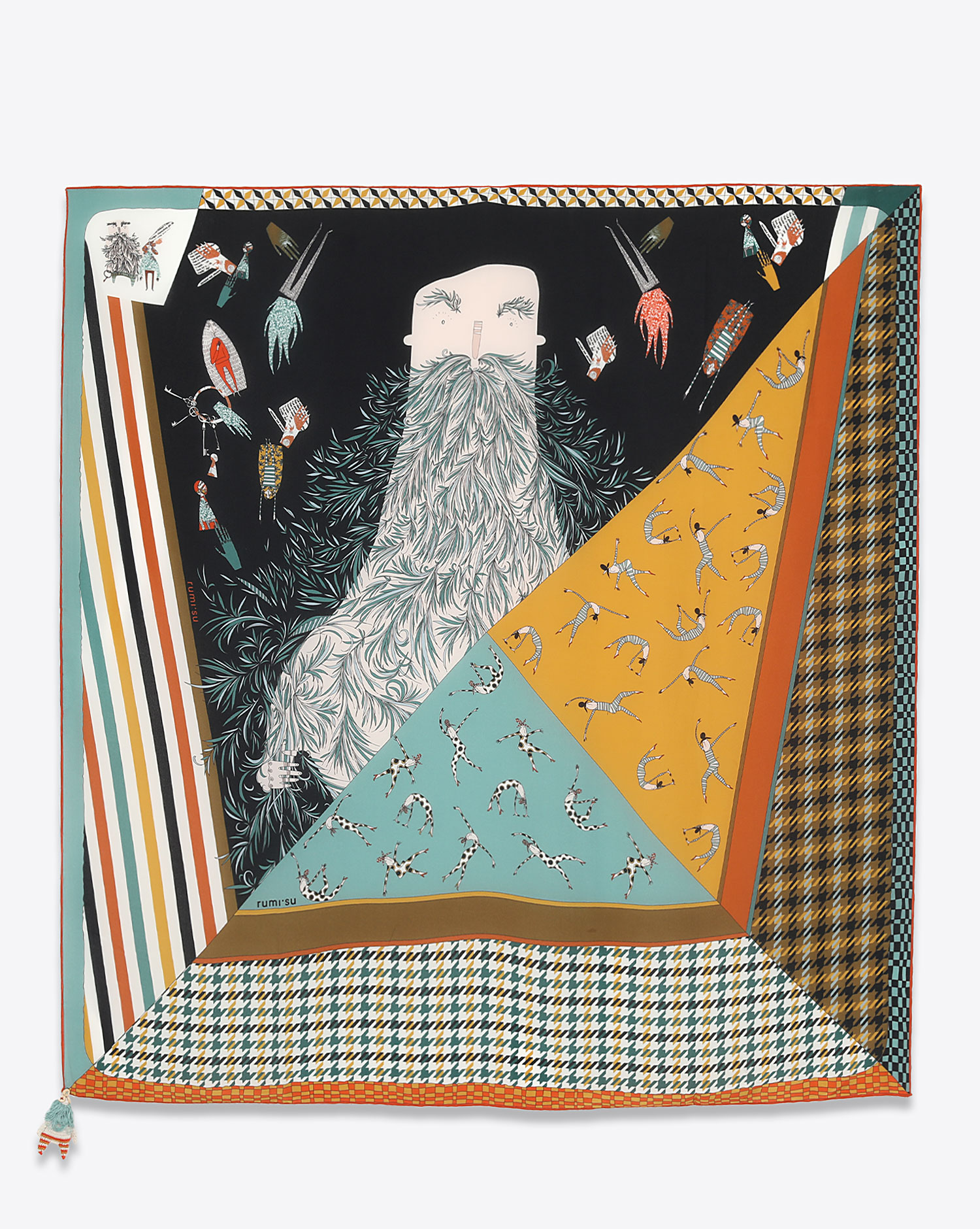 Foulard Rumi Su Barbe Bleu en soie imprim&eacute;e. Poup&eacute;e en tricot fait &agrave; la main accroch&eacute;e &agrave; un coin du foulard. 