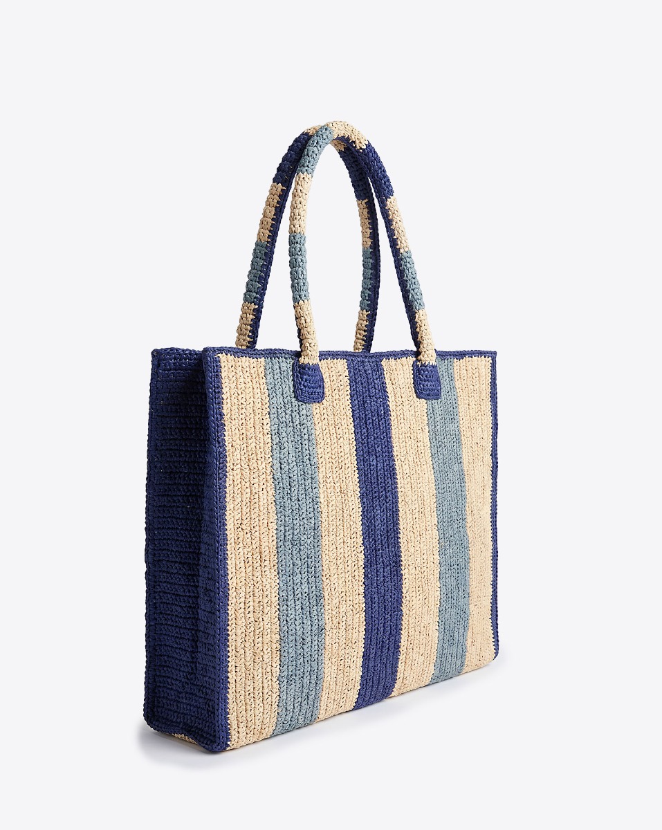 Cabas Raffia Little Sister Cabarita Gabriele Frantzen en raphia ray&eacute; bleu et &eacute;cru, vu de profil.