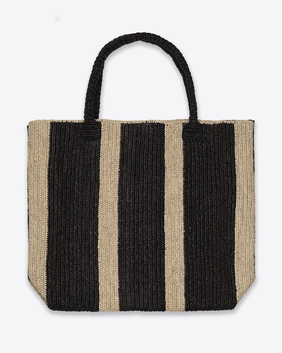 Grand cabas Raffia Weekender Noir Sand Gabriele Frantzen en raphia ray&eacute; noir et beige. Vu de face.