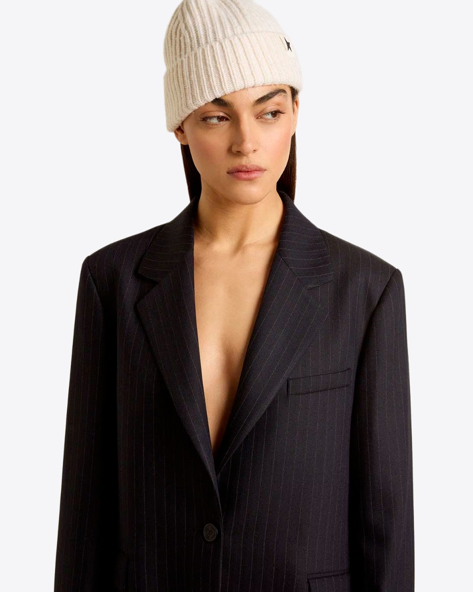 Veste blazer Maia Golden Goose en laine froide bleu nuit à rayures. Détail du col.