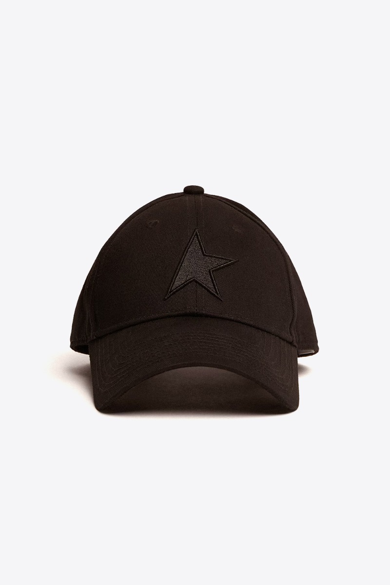 Casquette Baseball Golden Goose en toile noire, &eacute;toile noire. Vue de face.