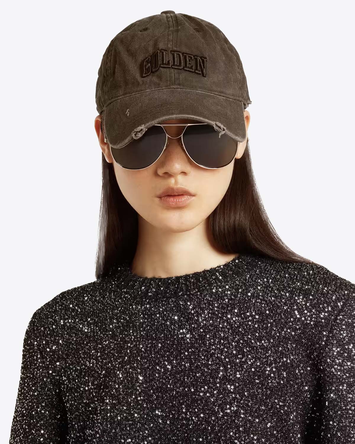 Casquette en toile anthracite logo brodé Golden Baseball Golden Goose. Porté de face.