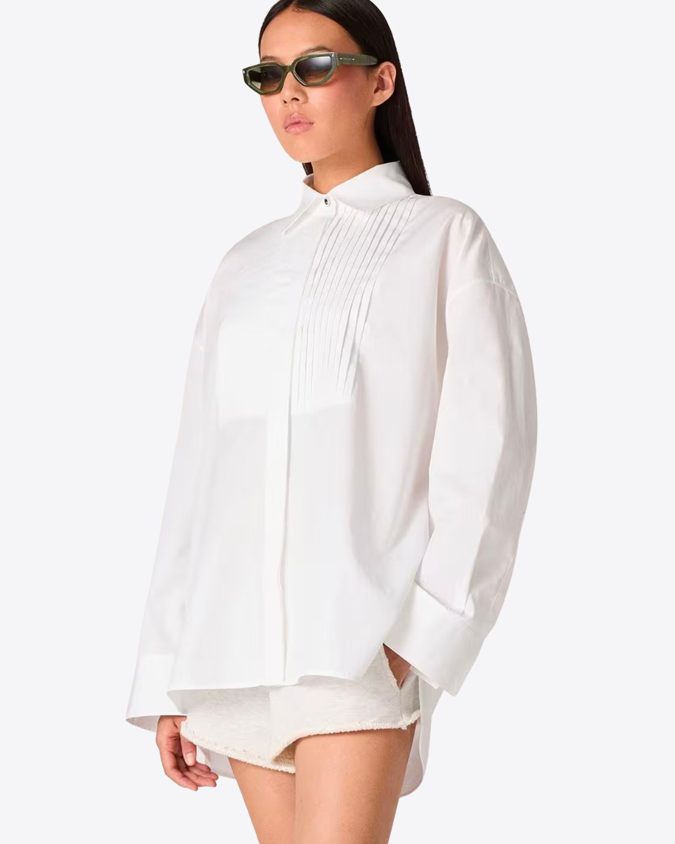 Chemise oversize Bib Golden Goose en popeline de coton blanc. D&eacute;tail du plastron pliss&eacute;. 