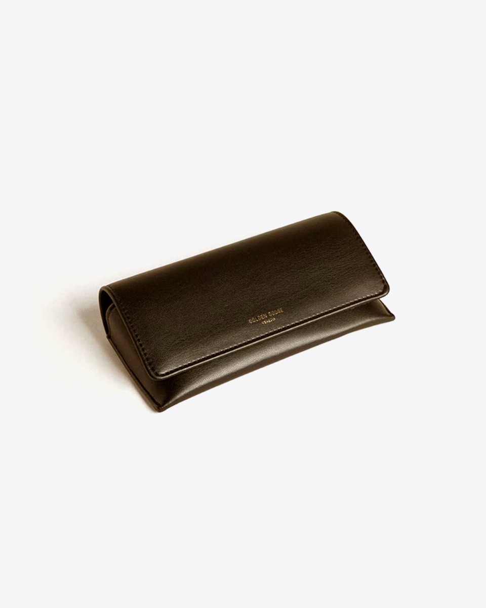 Pochette noire pour les lunettes de soleil Golden Goose.