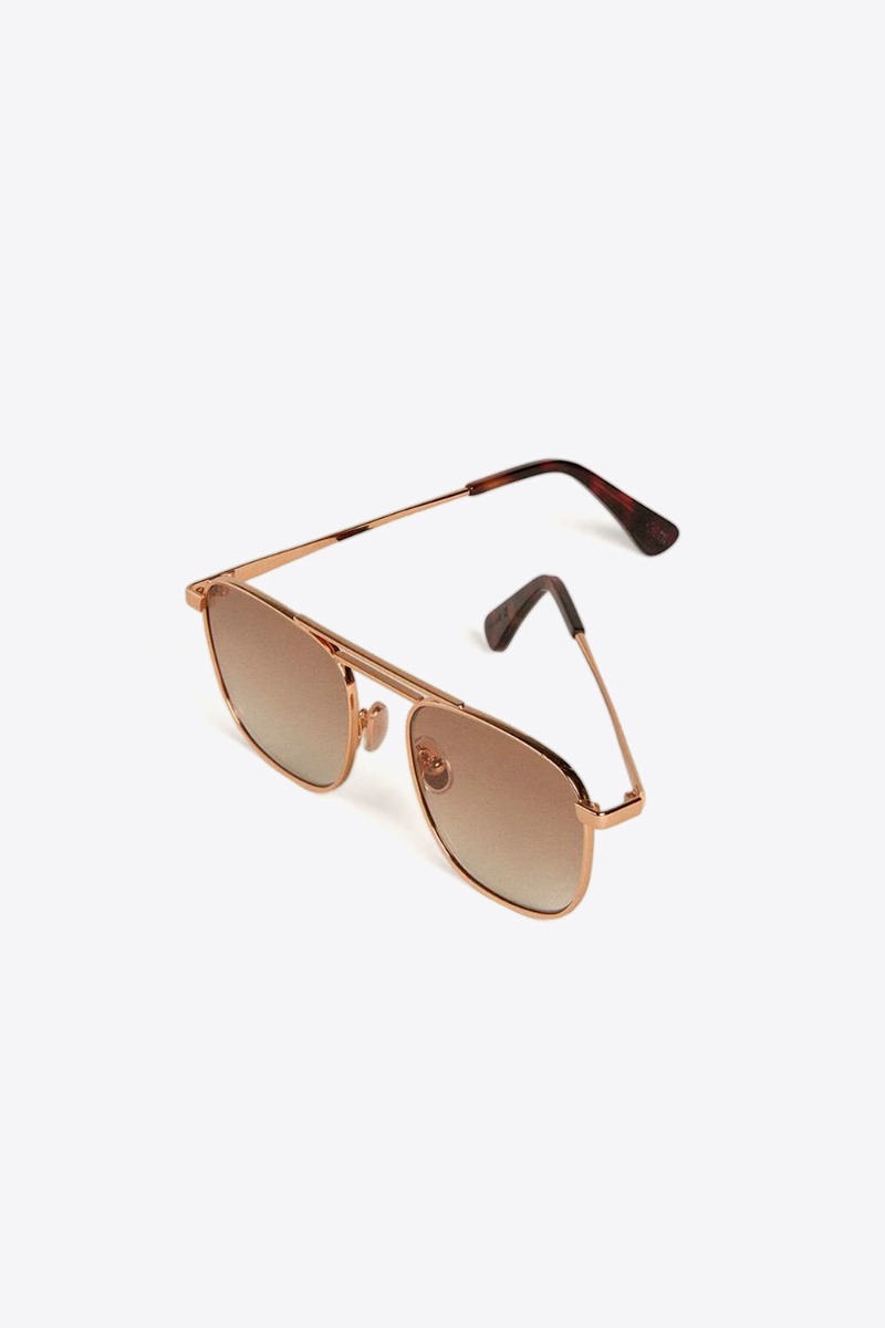 Lunettes de soleil Roger Golden Goose unisexe. Montures aviateur en m&eacute;tal dor&eacute; effet or rose. Vue de profil.