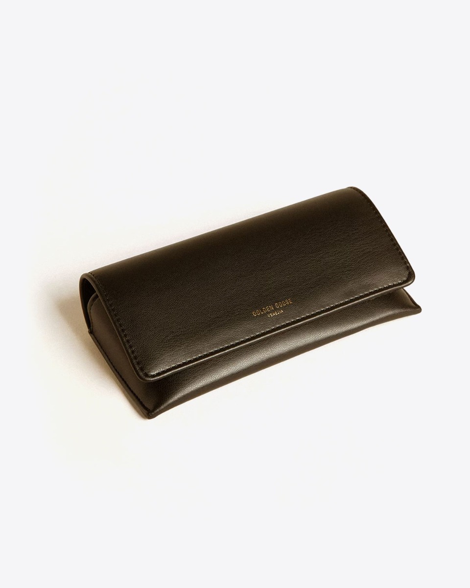 Pochette de lunettes de soleil aviateur Roger Golden Goose. 